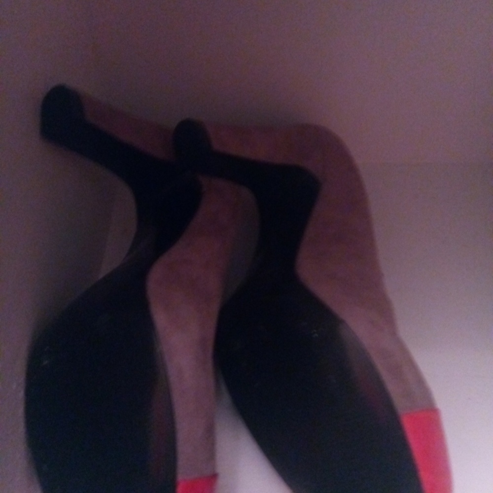 Beautiful two toned heel